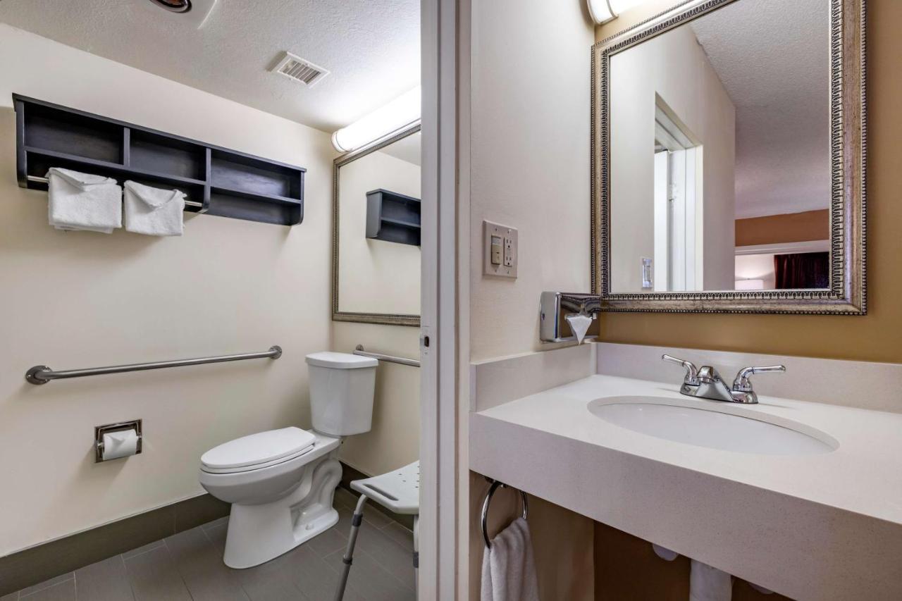 Queen Room Two Queen Beds Bath Tub Patio or Disability Access,1281797110:JPEG